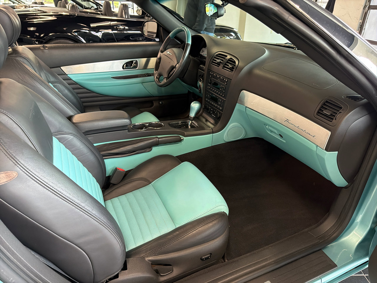 Used 2002 Ford Thunderbird Deluxe image 25
