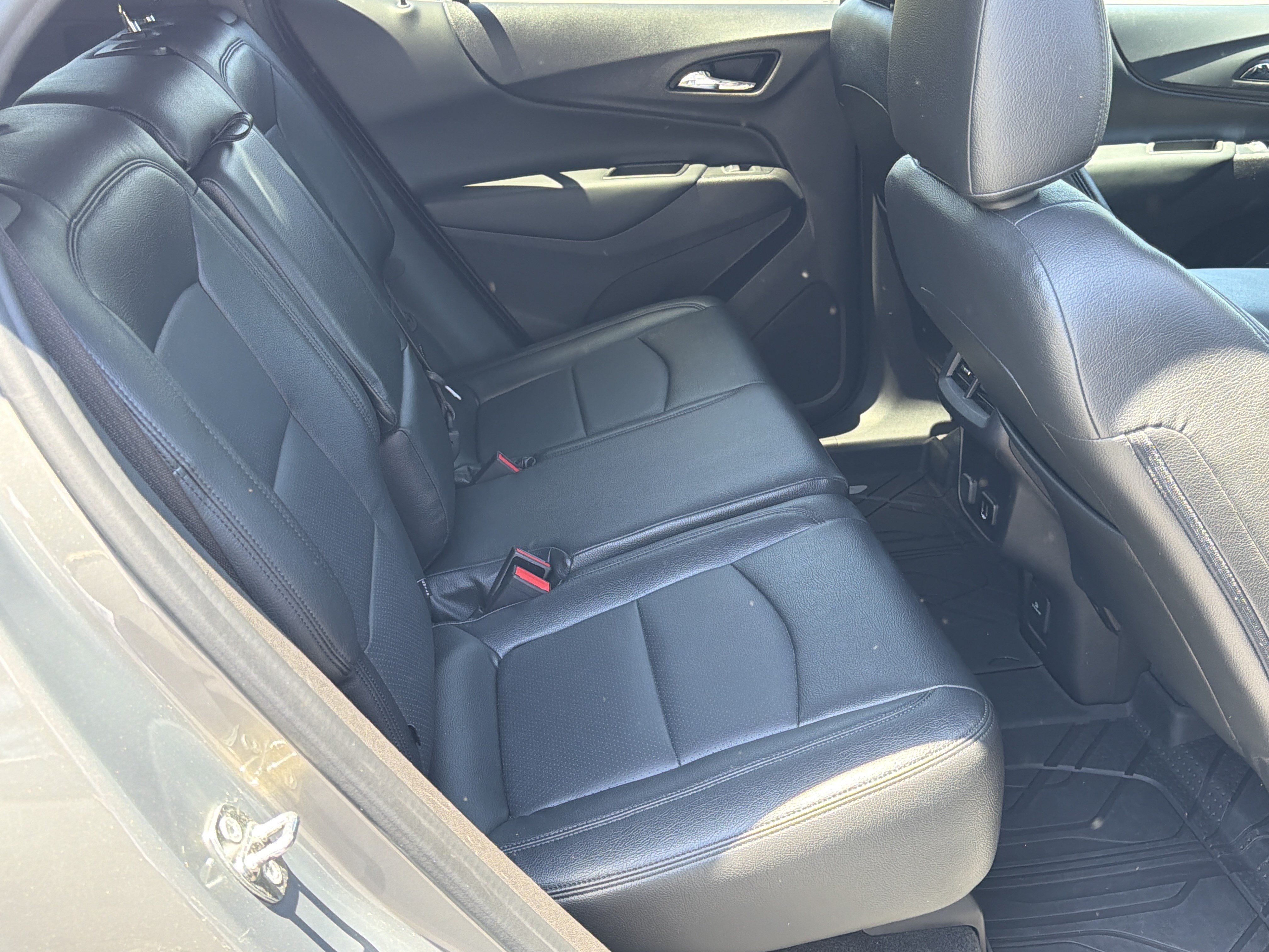 Used 2018 Chevrolet Equinox LT FWD image 15