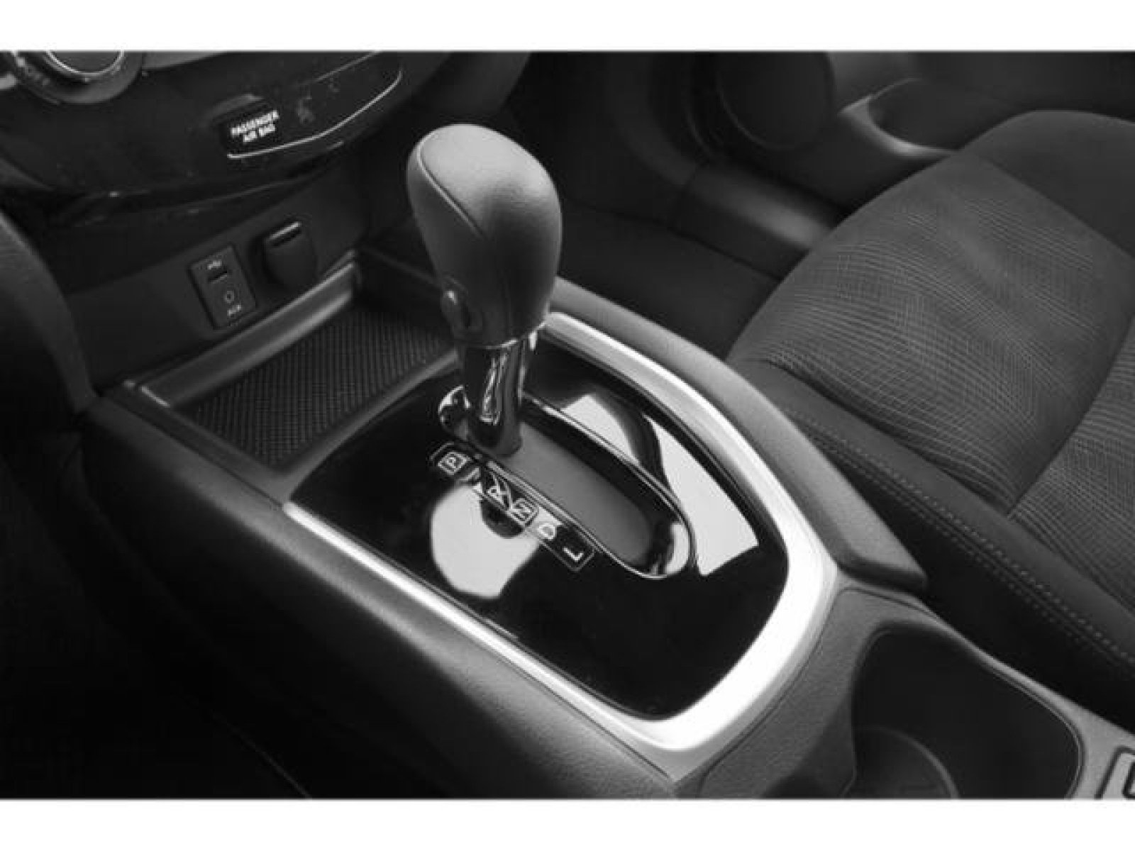 Used 2015 Nissan Rogue SV w/ SV Moonroof Package image 14