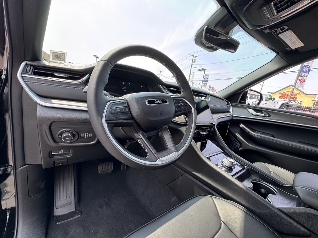 New 2025 Jeep Grand Cherokee L Limited image 10