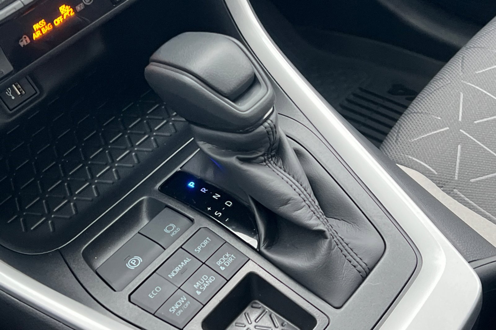 New 2025 Toyota RAV4 XLE w/ Convenience Package image 18