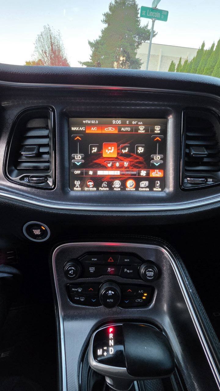 Used 2016 Dodge Challenger R/T Scat Pack w/ Leather Interior Group RWD image 11