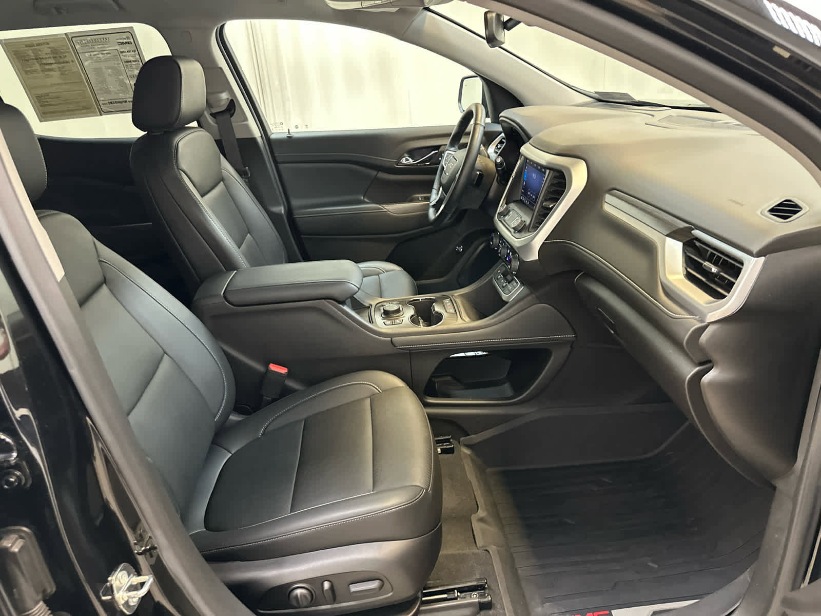 Used 2023 GMC Acadia SLT w/ Preferred Package AWD/4WD image 15