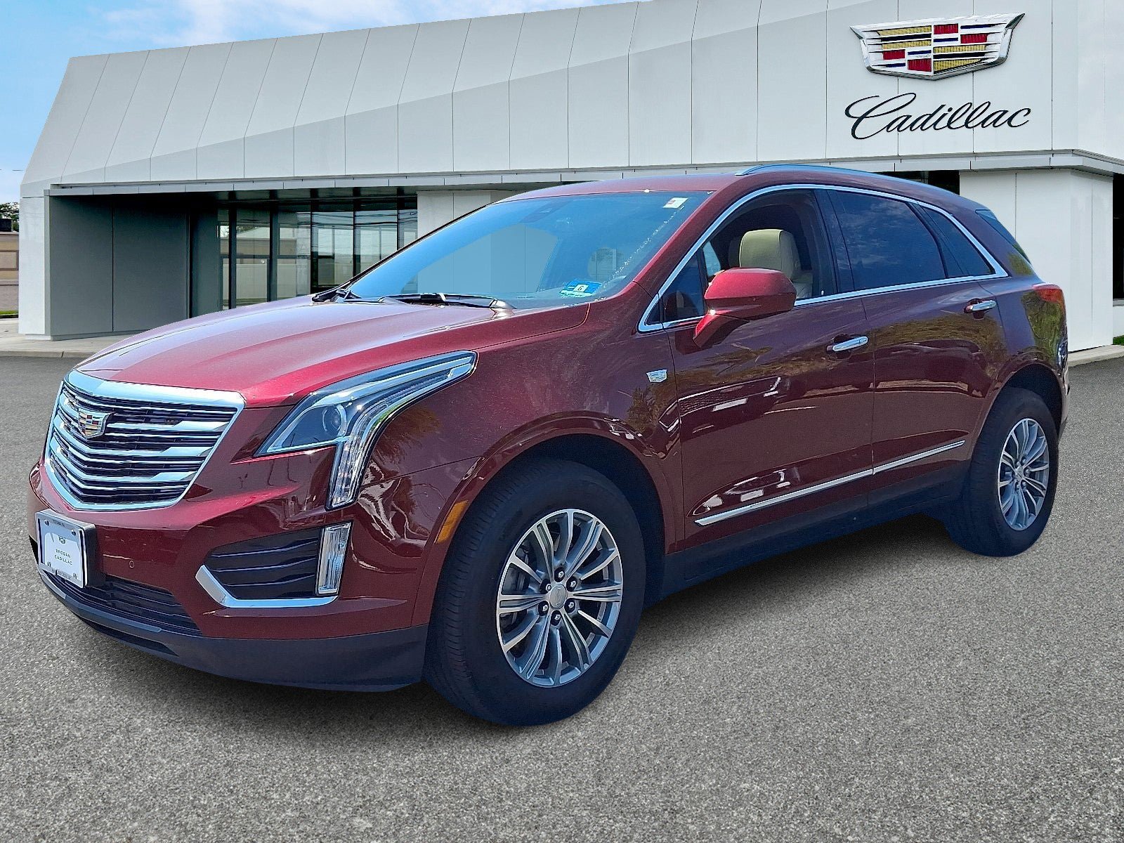 Used 2017 Cadillac XT5 Luxury w/ Driver Awareness Package AWD/4WD image 3