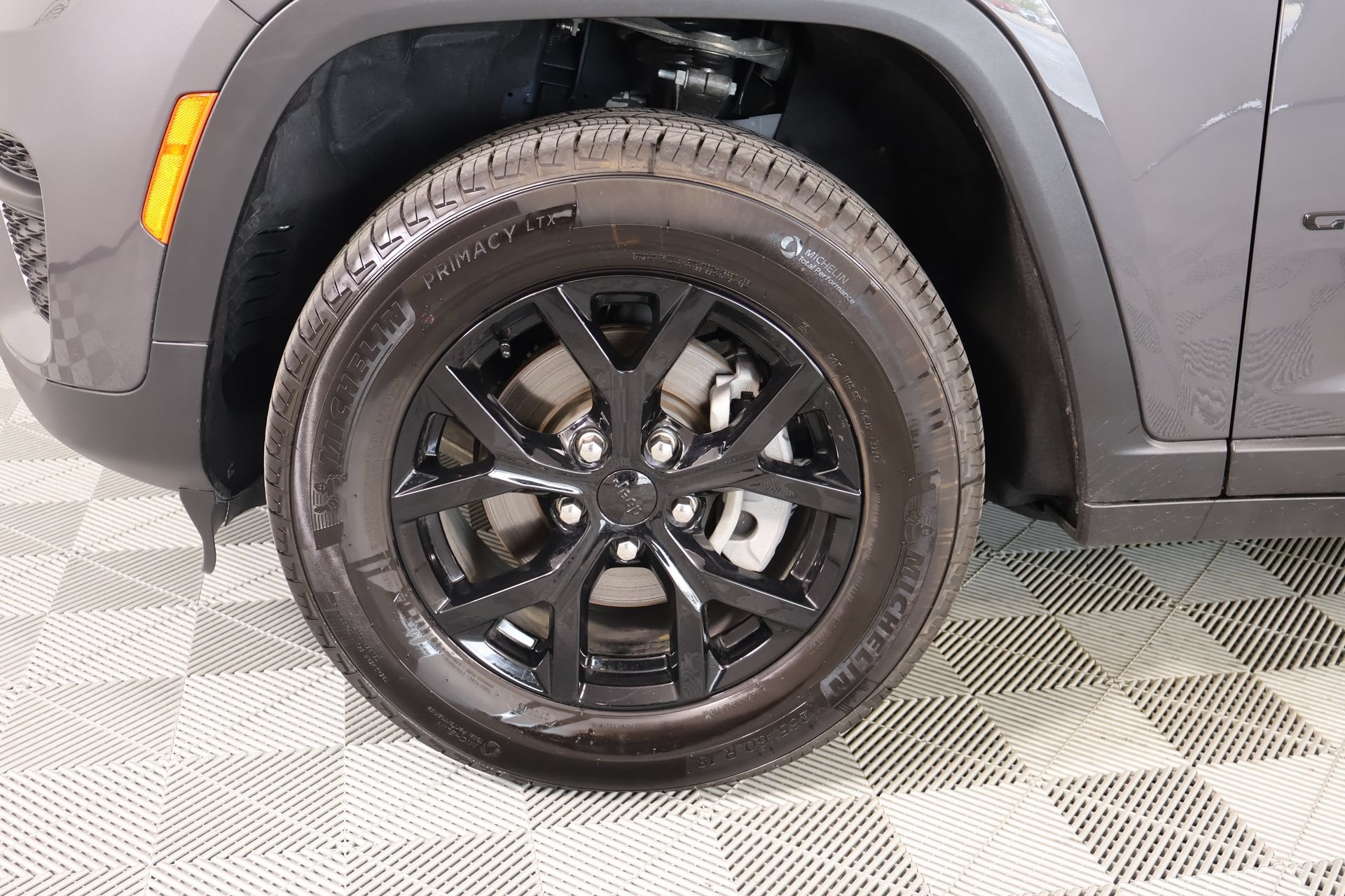 Used 2025 Jeep Grand Cherokee Altitude RWD image 18