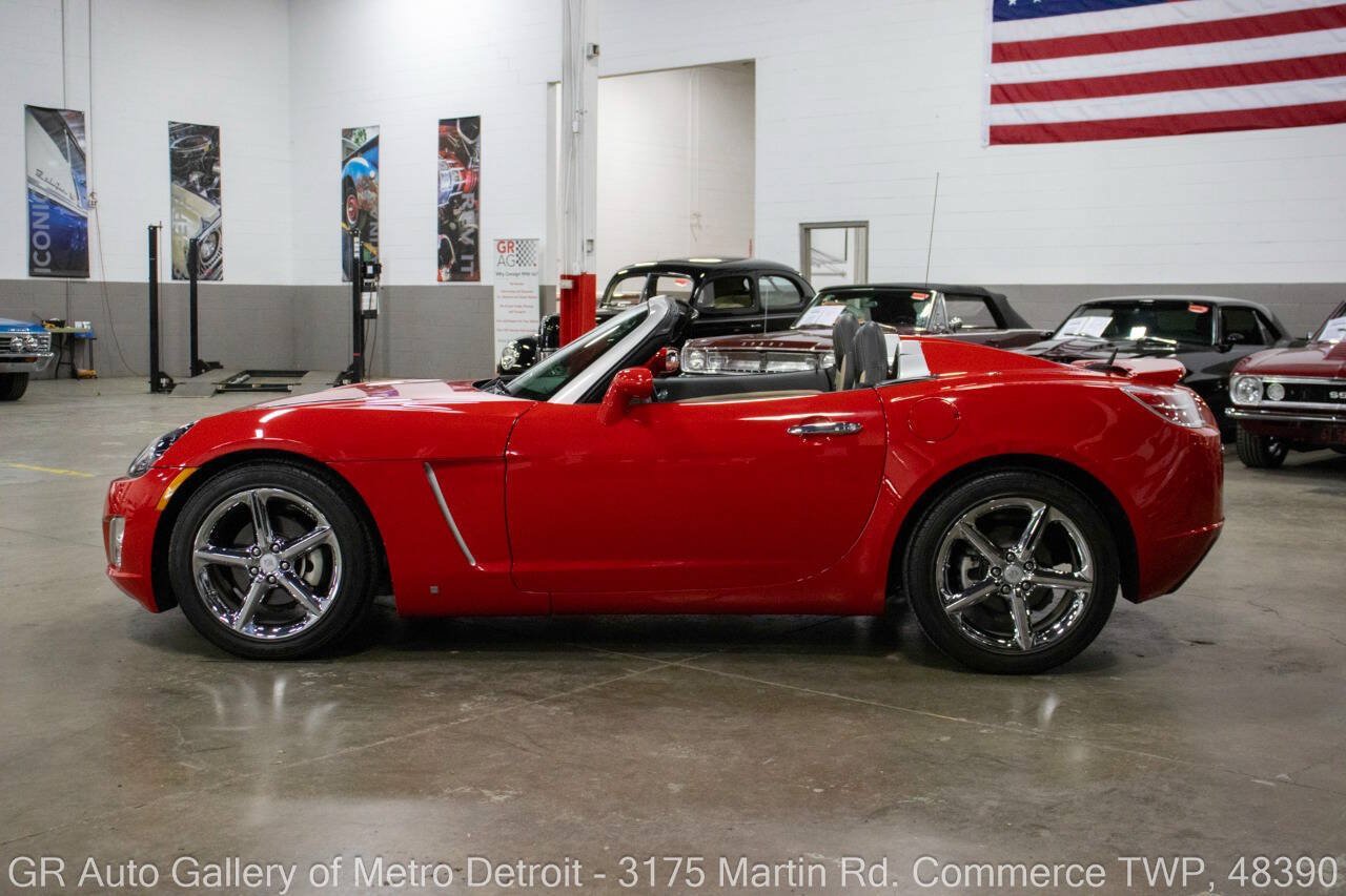 Used 2009 Saturn Sky Red Line RWD image 4