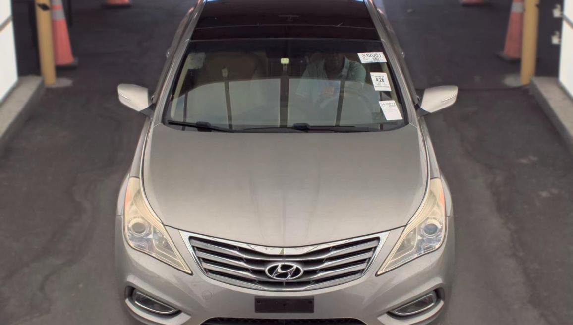 Used 2013 Hyundai Azera w/ Technology Pkg FWD image 2