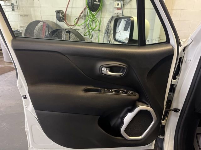 Used 2019 Jeep Renegade Latitude w/ Cold Weather Group image 13