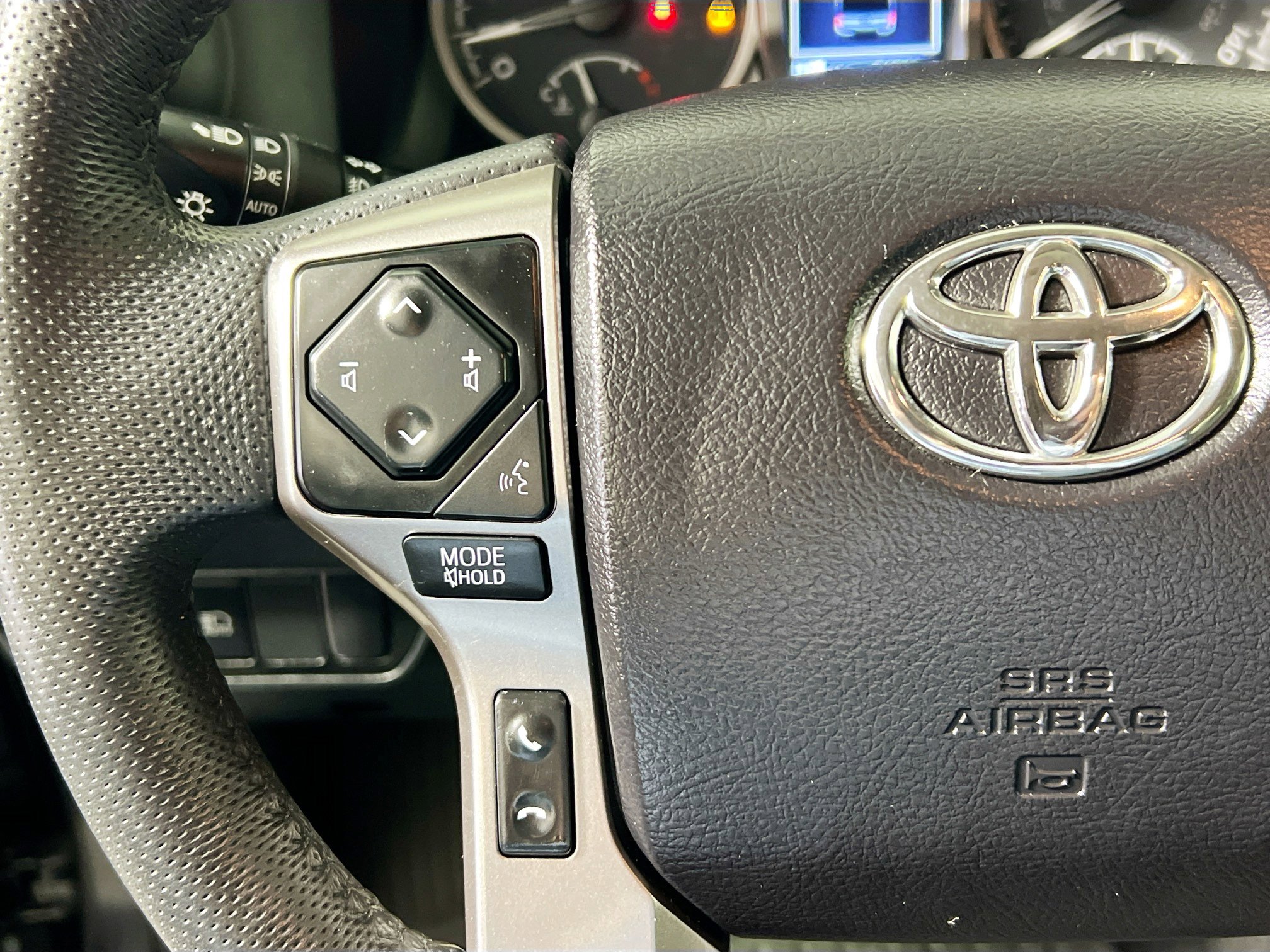 Used 2022 Toyota Tacoma SR5 w/ Technology Package image 18