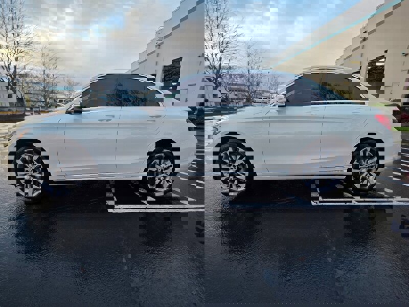 Used 2015 Mercedes-Benz C 300 4MATIC Sedan image 3