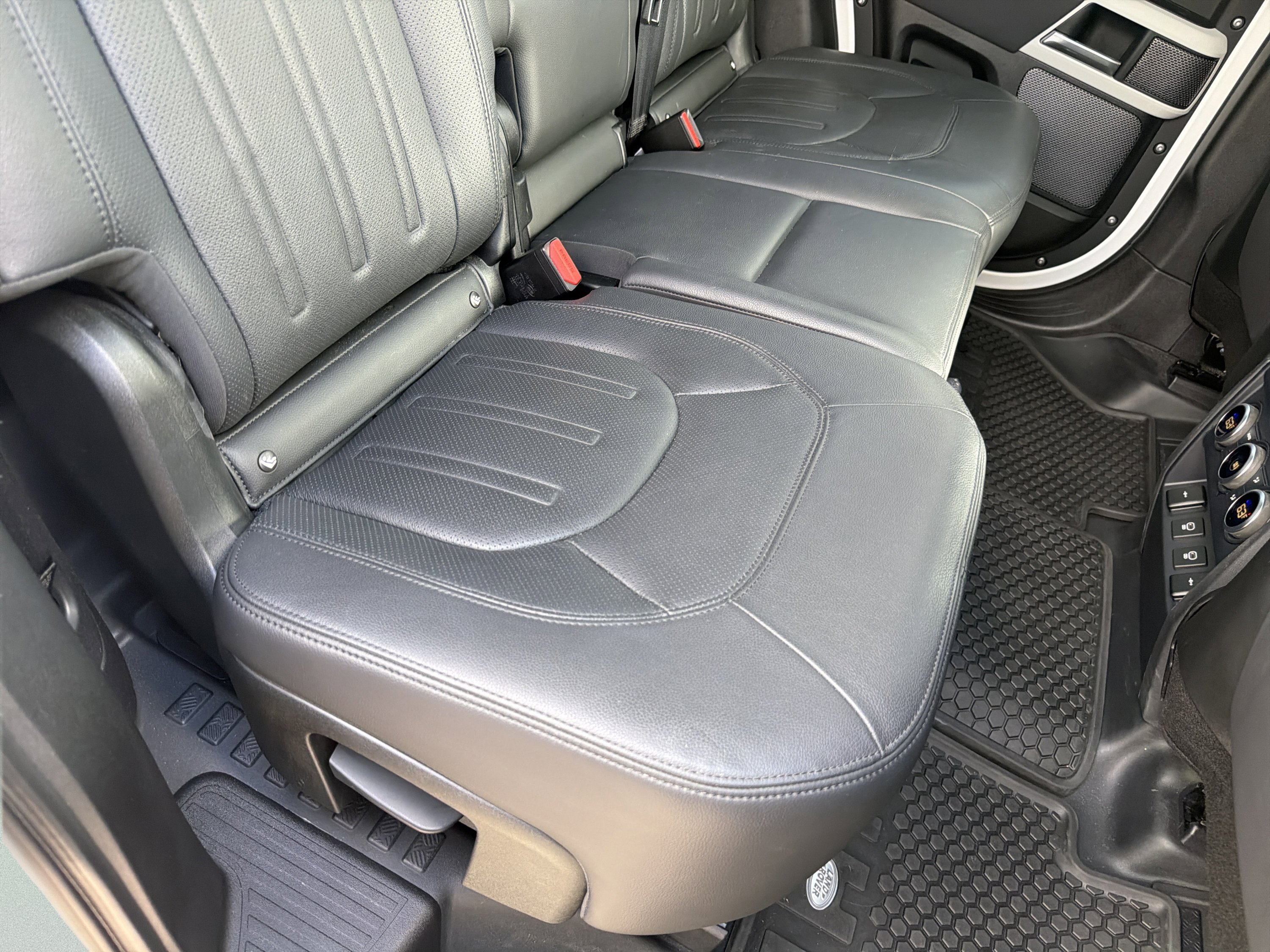 Used 2022 Land Rover Defender 110 S AWD/4WD image 47