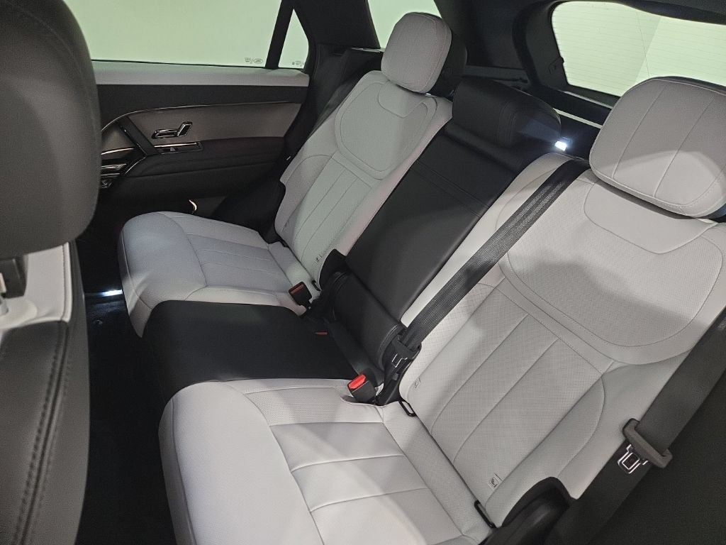 New 2026 Land Rover Range Rover Sport Dynamic SE AWD/4WD image 24