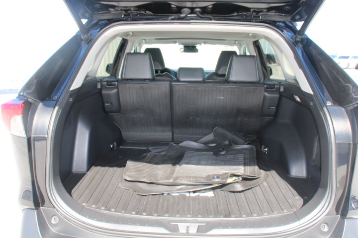 Used 2023 Toyota RAV4 XLE Premium FWD image 15