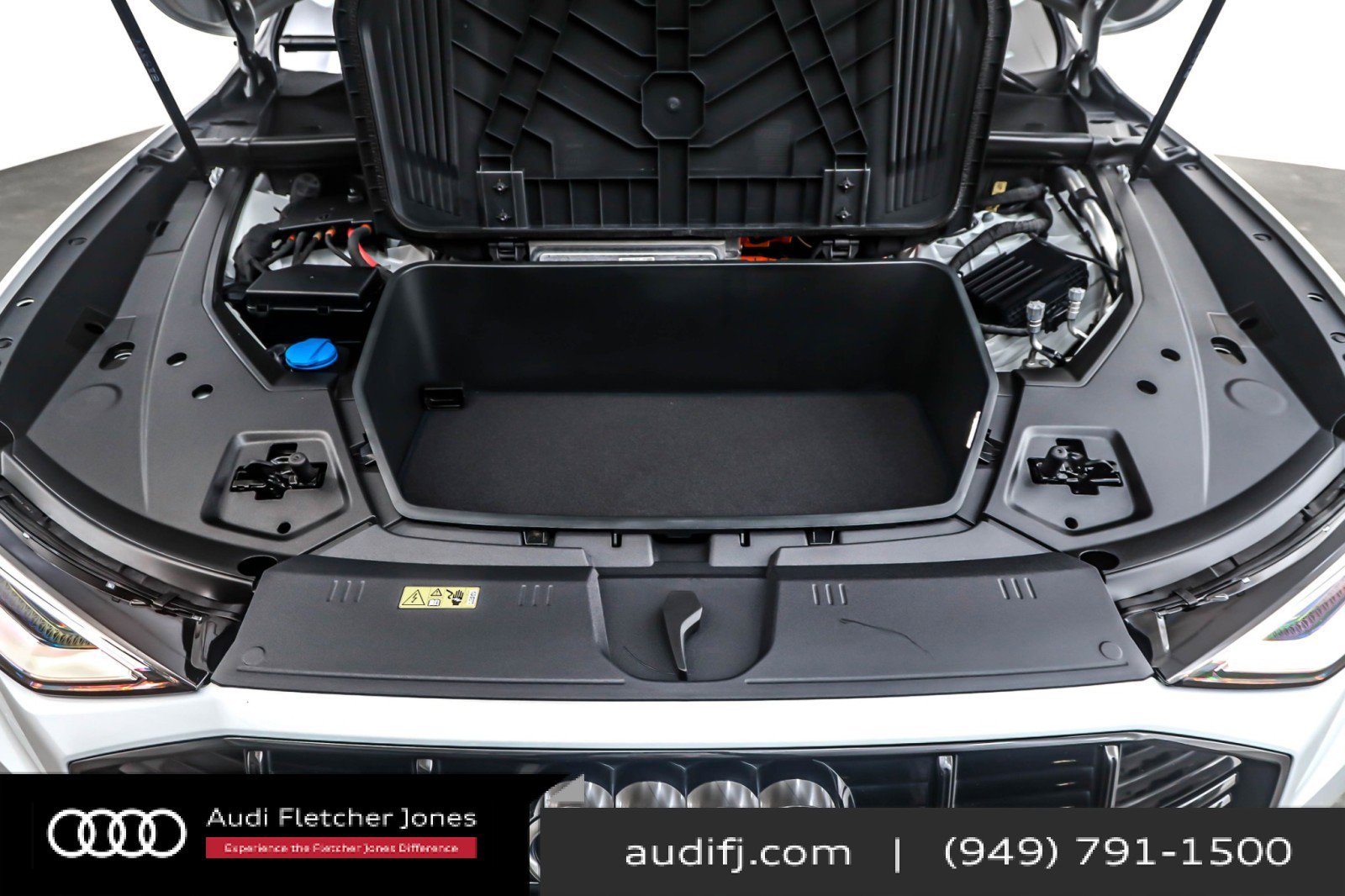 Used 2022 Audi e-tron Premium w/ Convenience Plus Package image 11