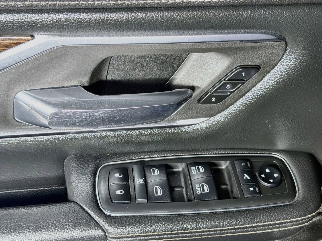 Used 2019 RAM 1500 Laramie AWD/4WD image 18