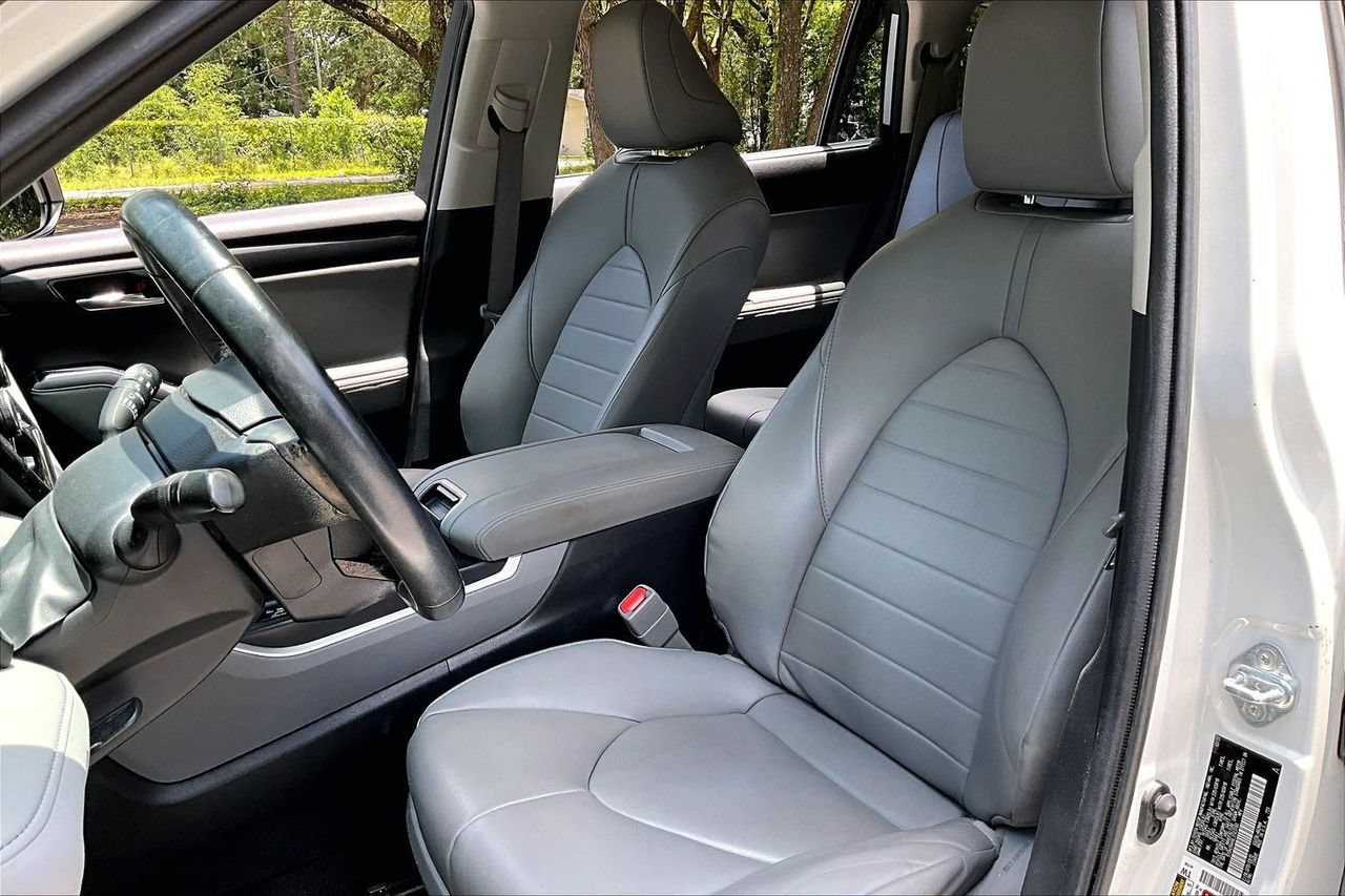 Used 2020 Toyota Highlander XLE FWD image 18
