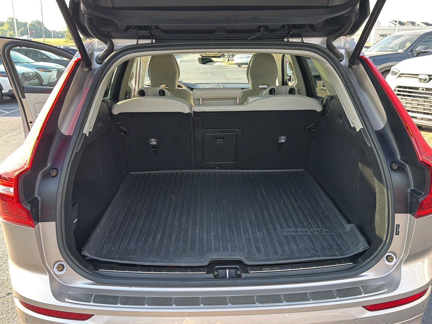 Used 2023 Volvo XC60 B5 Plus w/ Protection Package Premier FWD image 33