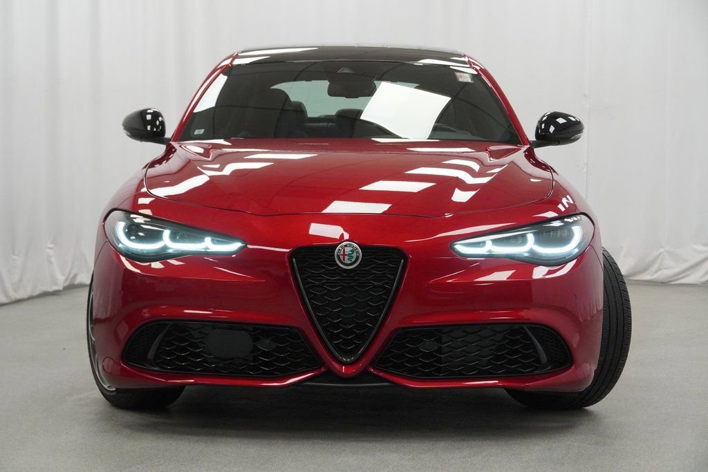 Used 2024 Alfa Romeo Giulia Veloce image 8