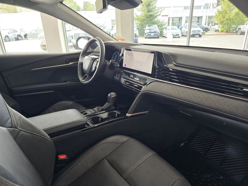 Used 2025 Toyota Camry XLE FWD image 46