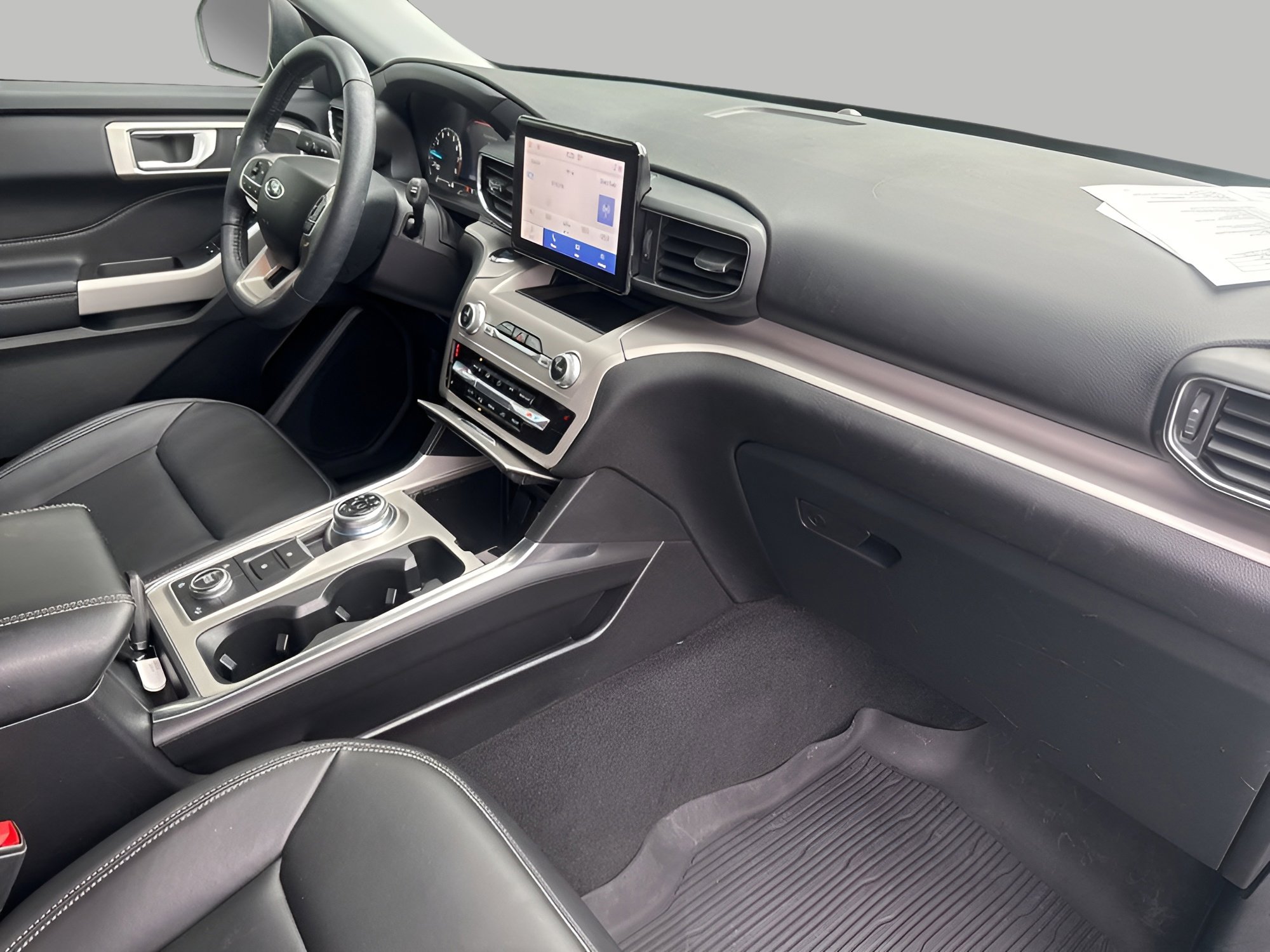 Used 2023 Ford Explorer XLT w/ Equipment Group 202A image 11