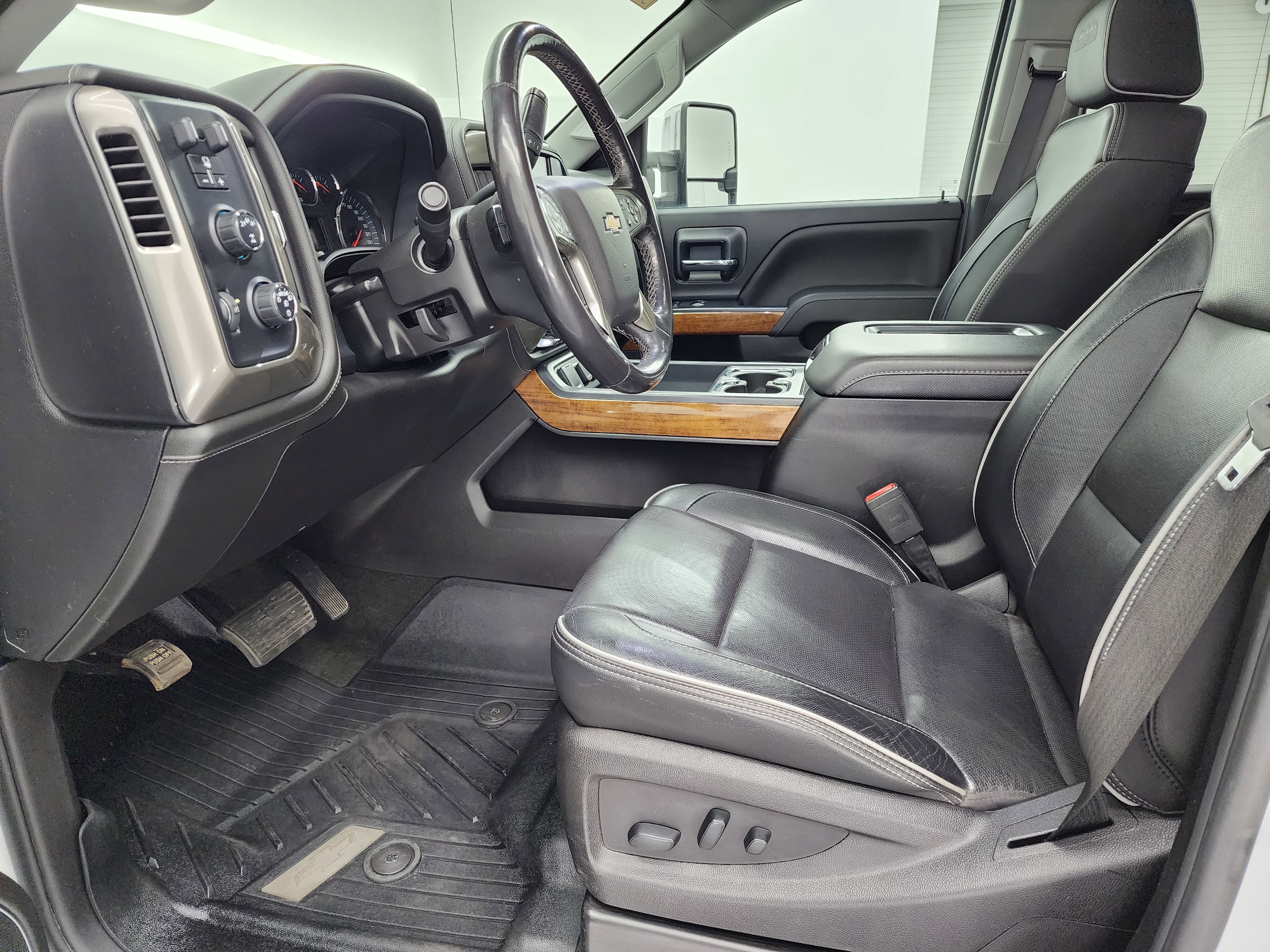 Used 2018 Chevrolet Silverado 3500 High Country w/ Duramax Plus Package image 8