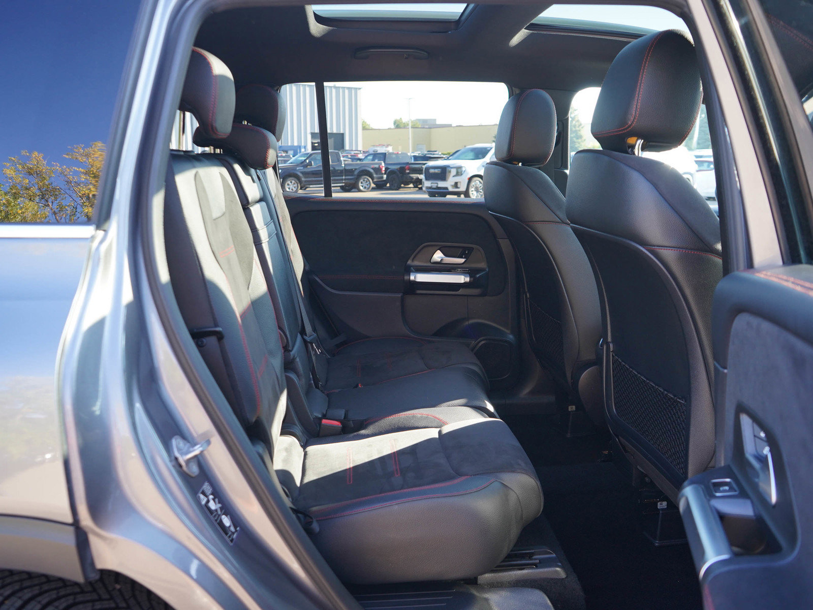 Used 2021 Mercedes-Benz GLB 250 4MATIC image 12