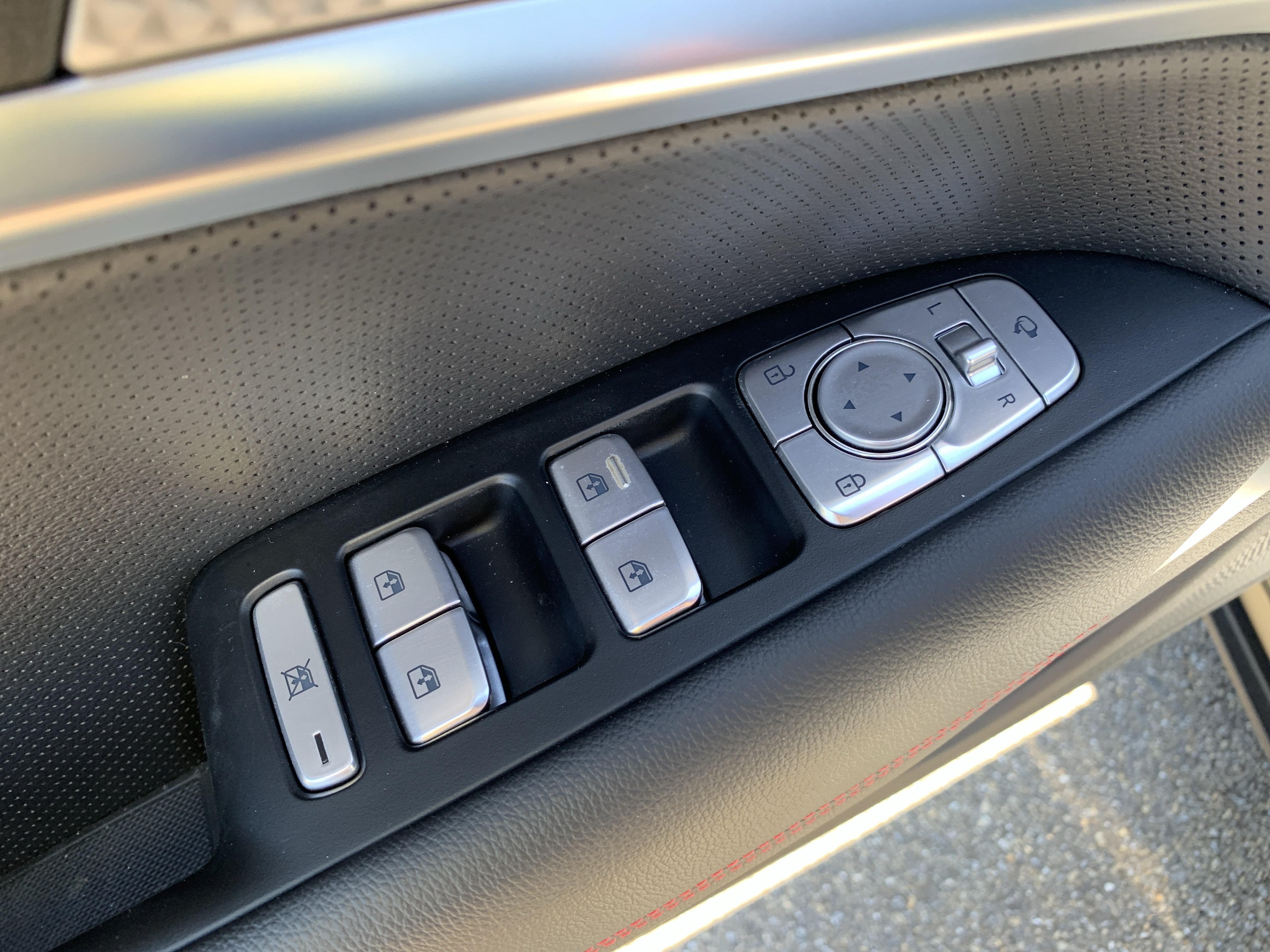 Used 2023 Genesis G70 2.0T w/ Sport Prestige Package RWD image 10