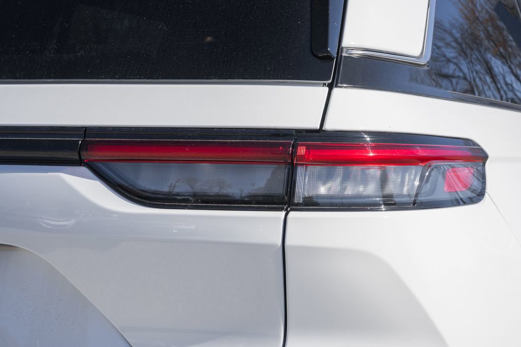 New 2025 Jeep Grand Cherokee Laredo X w/ Luxury Tech Group I image 6