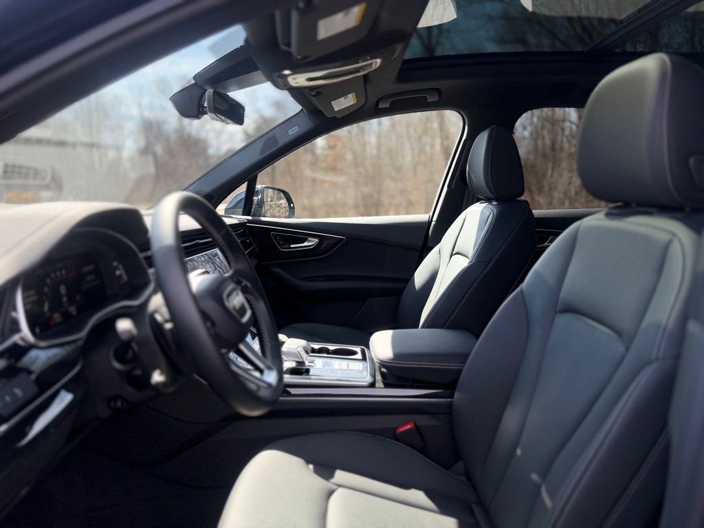 Certified 2025 Audi Q7 2.0T Premium w/ Convenience Plus Package image 15