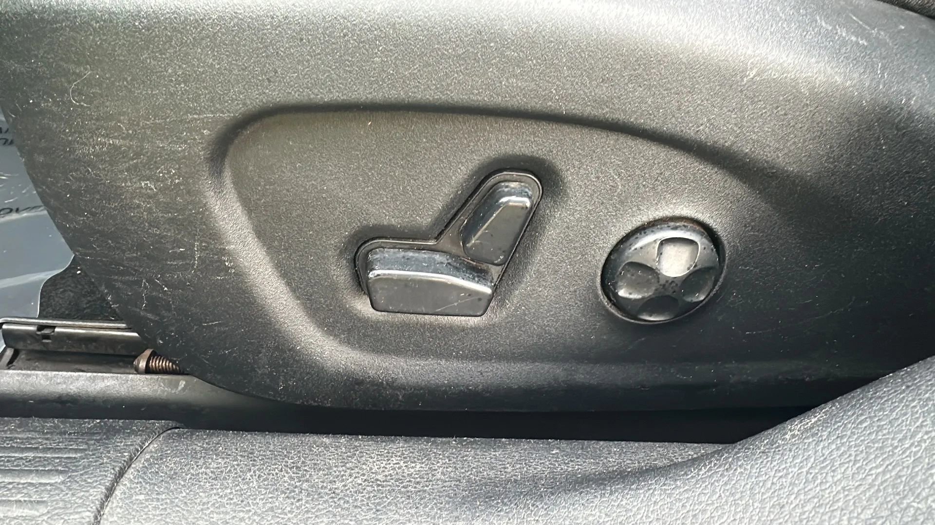 Used 2016 Chrysler 200 Limited w/ Convenience Group image 40