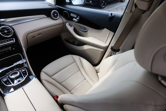 Used 2017 Mercedes-Benz GLC 300 4MATIC image 22