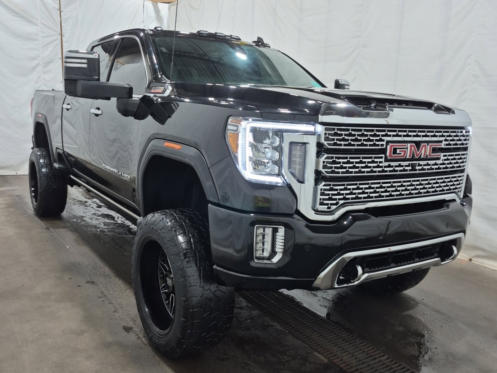 Used 2022 GMC Sierra 2500 Denali w/ Denali Black Diamond Edition image 6