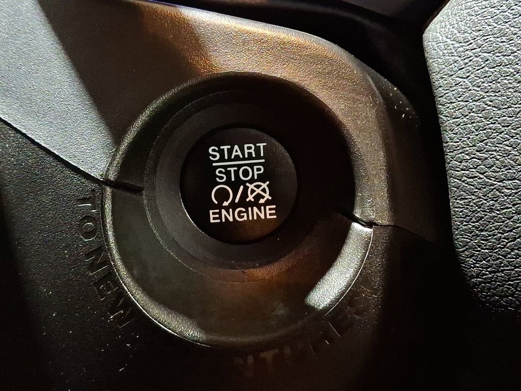 Used 2020 Jeep Renegade Latitude w/ Cold Weather Group image 18