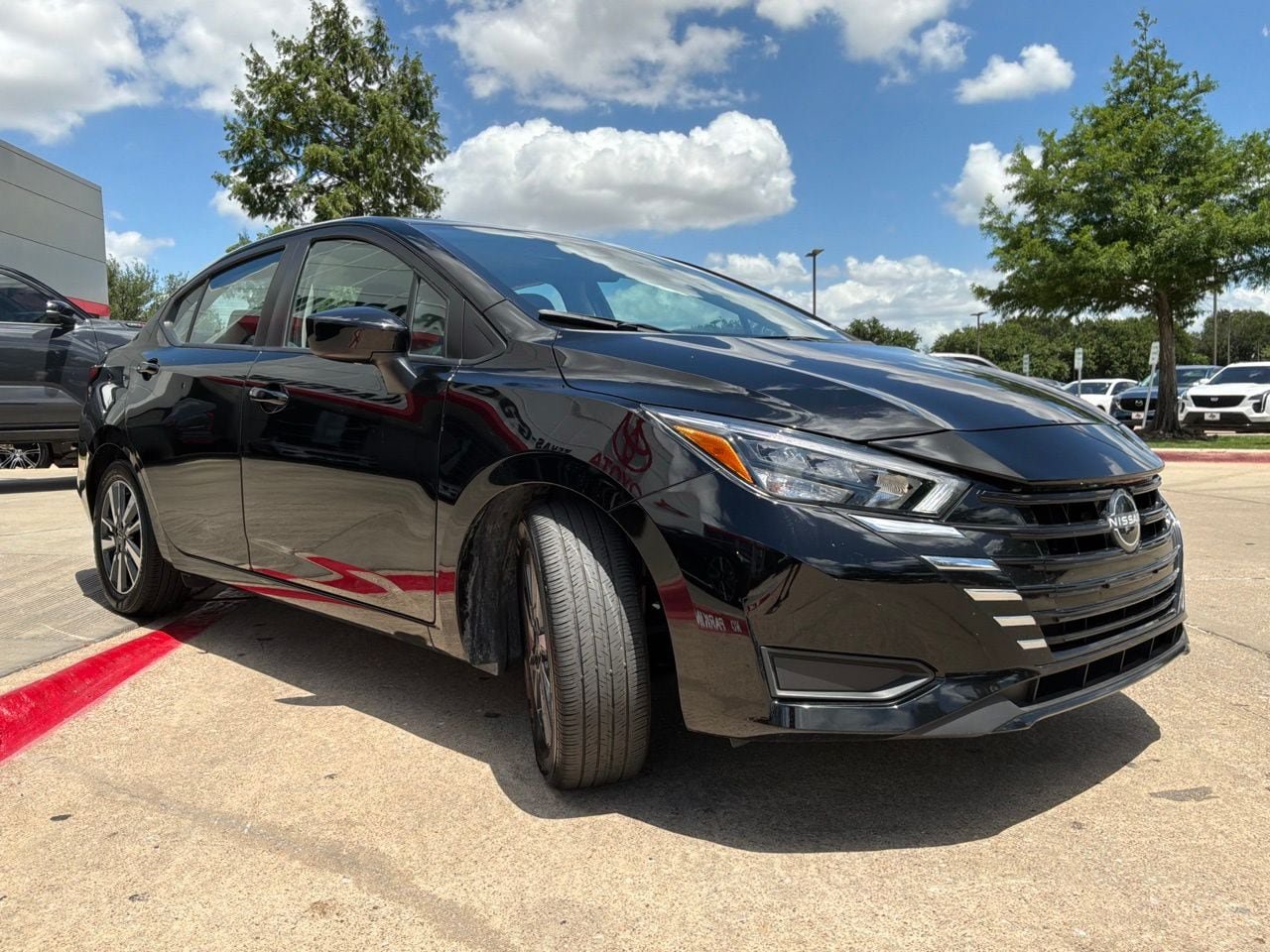 Used 2025 Nissan Versa SV FWD image 4