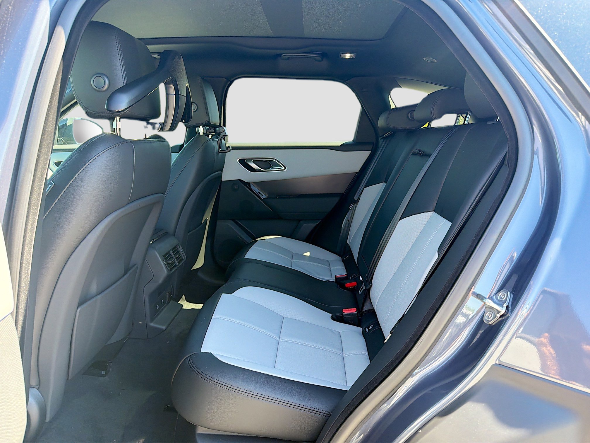 New 2026 Land Rover Range Rover Velar Dynamic SE image 20