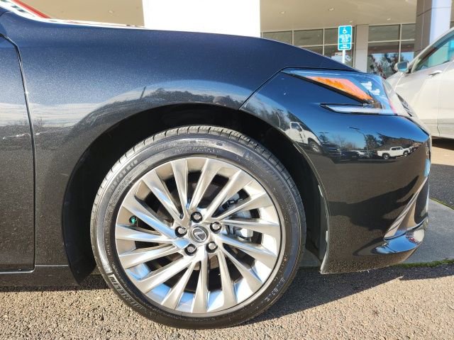 Used 2022 Lexus ES 300h w/ Luxury Package image 7