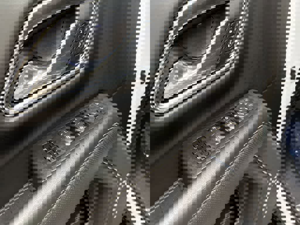 Used 2021 GMC Yukon XL SLT image 18