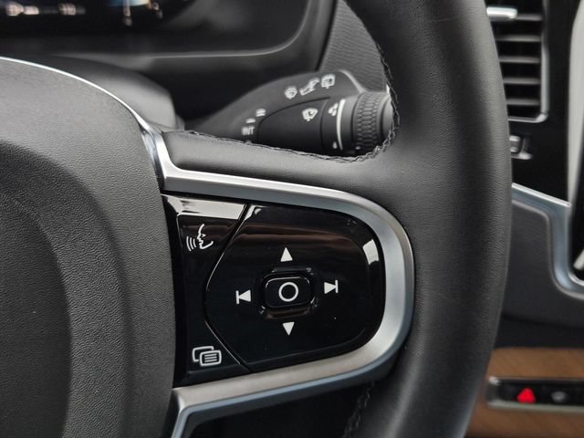 Used 2025 Volvo XC90 B6 Ultra AWD/4WD image 30