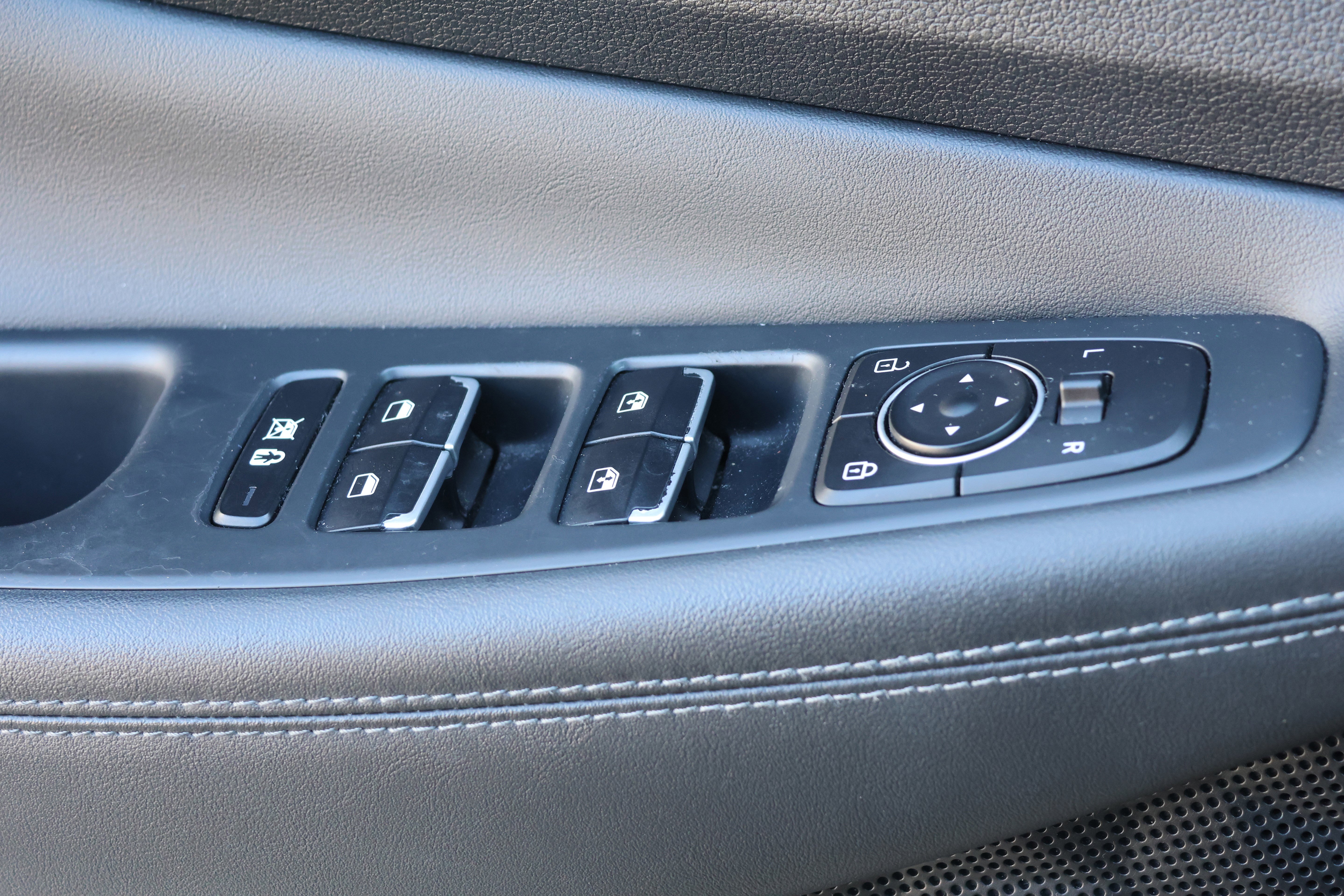 Used 2020 Hyundai Santa Fe SEL w/ Convenience + Premium Package image 13