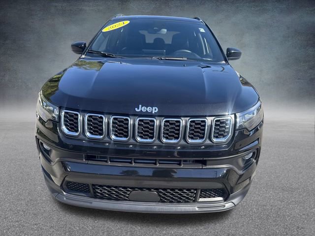 Used 2024 Jeep Compass Latitude image 11