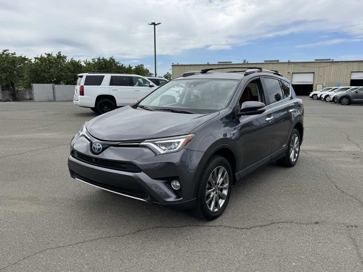 Used 2017 Toyota RAV4 Limited w/ Advanced Technology Package AWD/4WD image 5