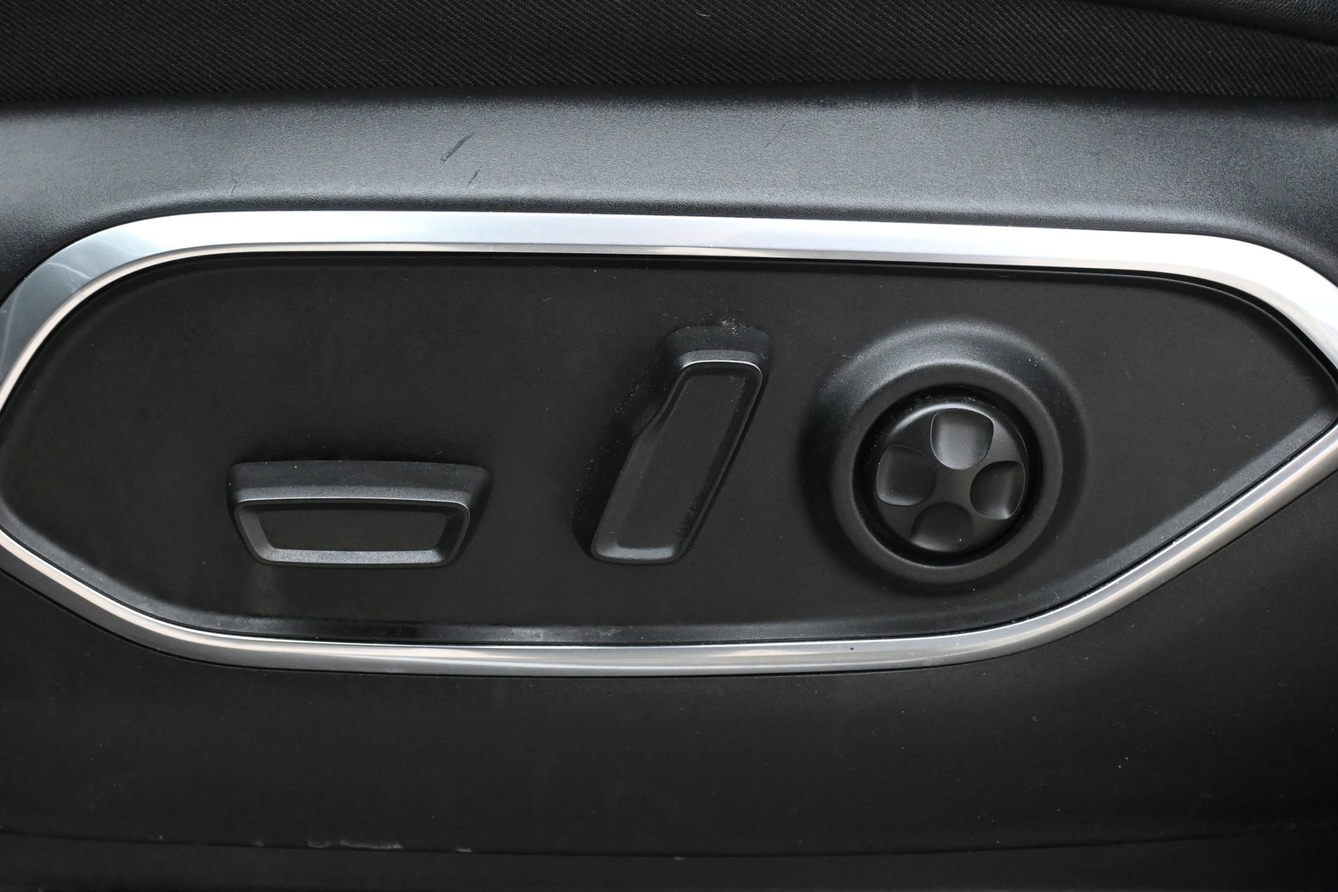 Used 2024 Jeep Wagoneer L Series II w/ Flexible Seating Group image 16