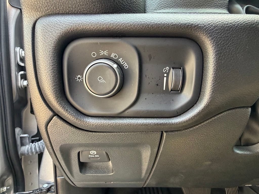 Used 2024 RAM 1500 Big Horn AWD/4WD image 31