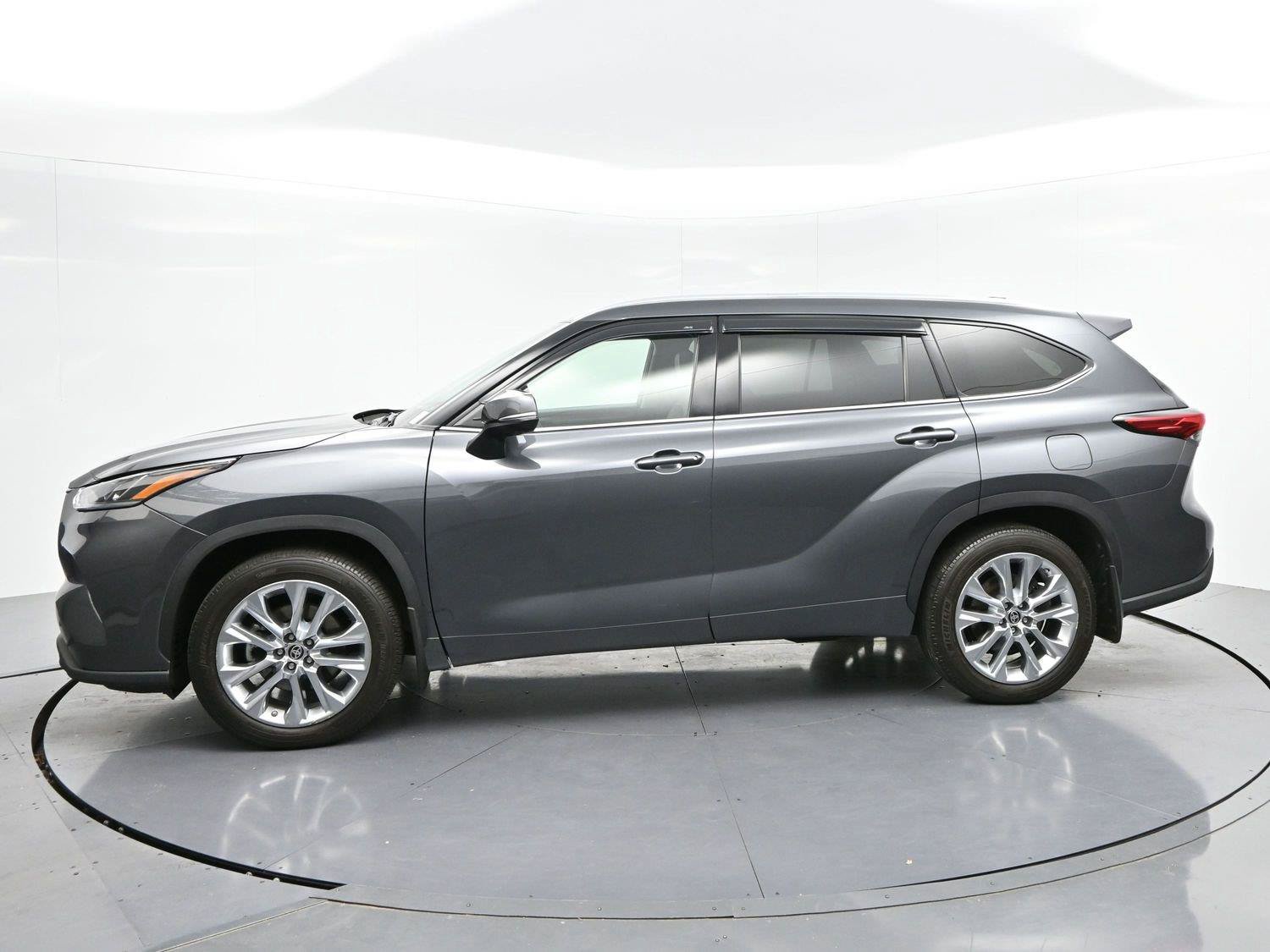Used 2021 Toyota Highlander Limited AWD/4WD image 4