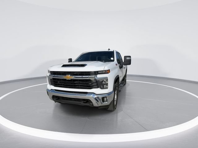 Used 2025 Chevrolet Silverado 2500 LT AWD/4WD image 3