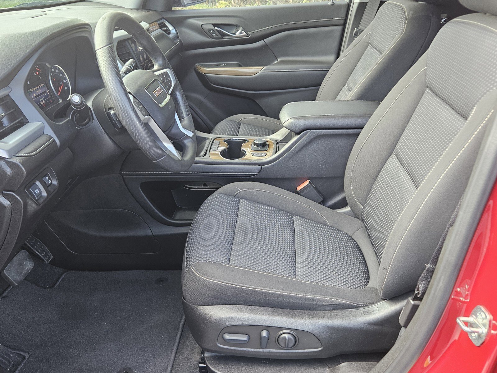 Used 2022 GMC Acadia SLE w/ Driver Convenience Package image 3