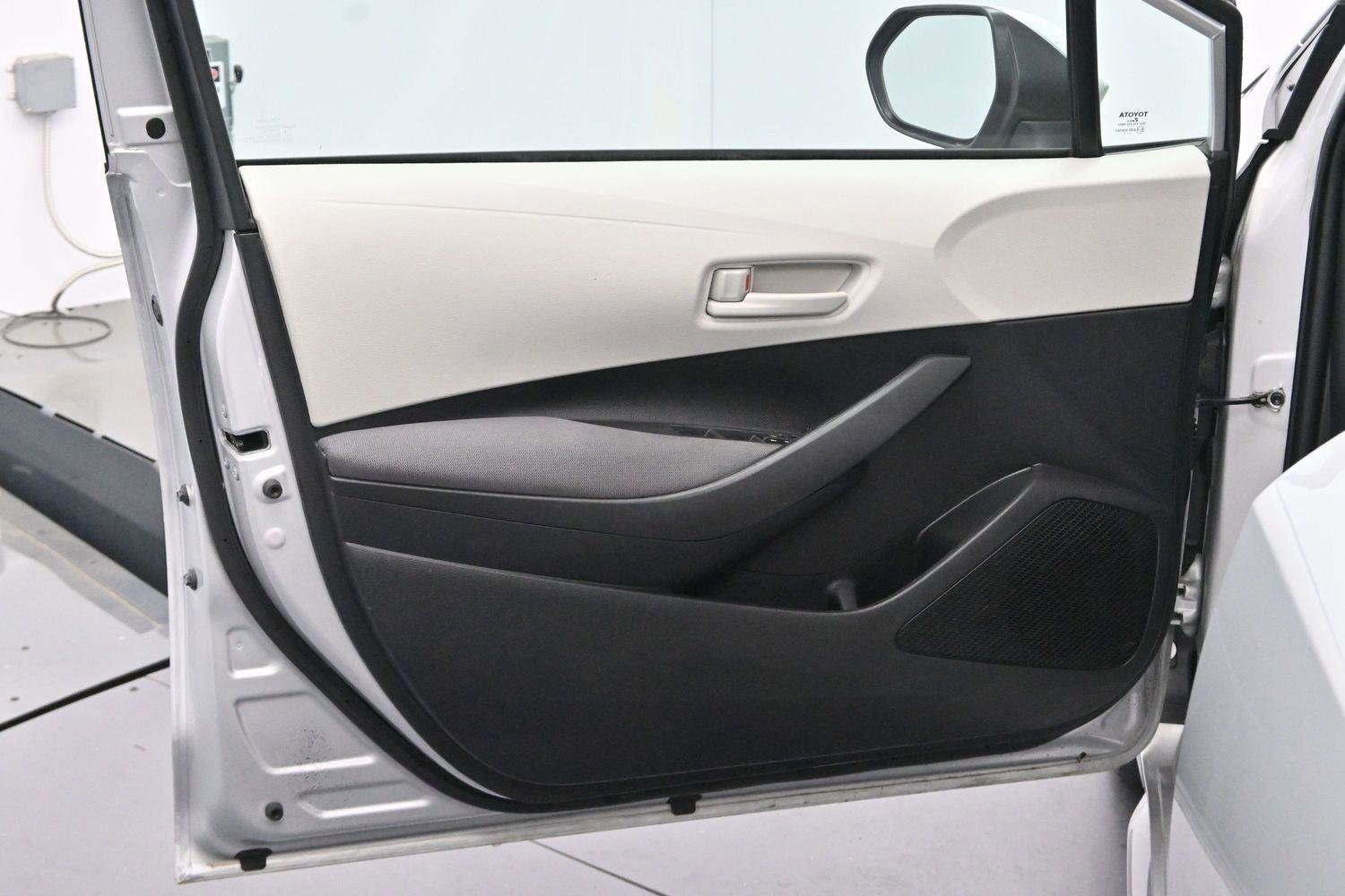 Used 2022 Toyota Corolla LE FWD image 10