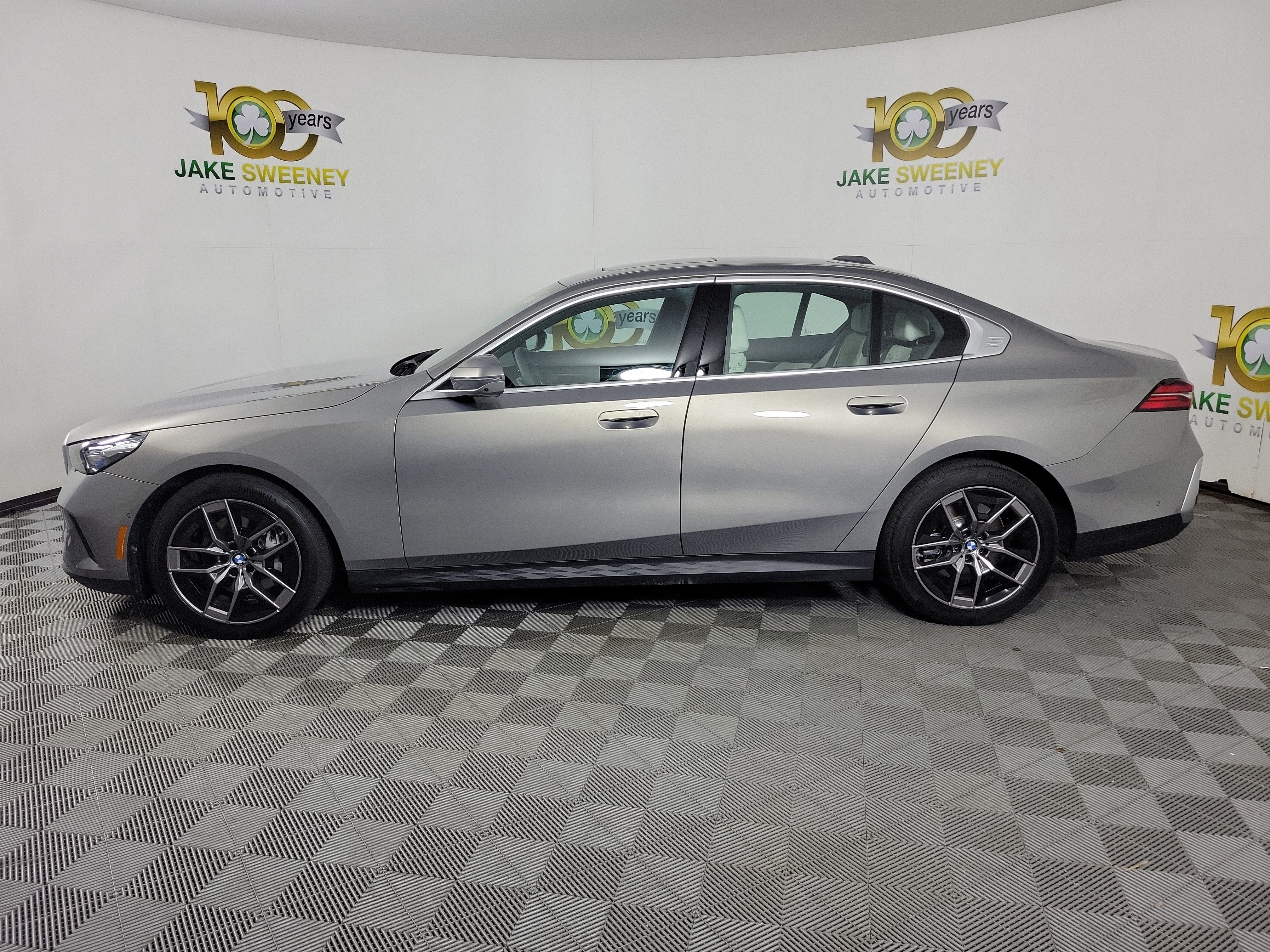 Certified 2026 BMW 540i xDrive w/ Premium Package AWD/4WD image 2