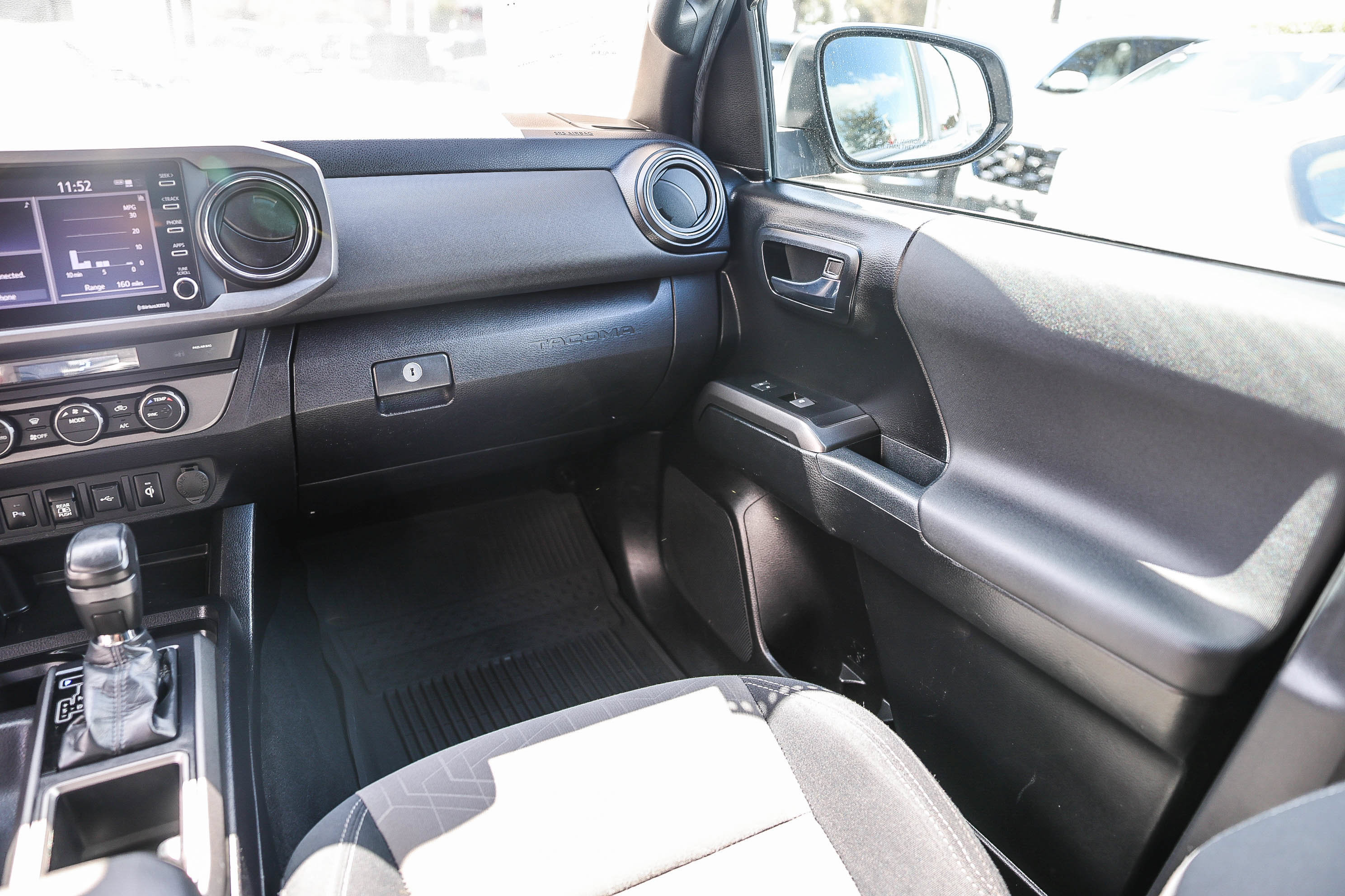 Used 2021 Toyota Tacoma TRD Sport w/ Technology Package RWD image 5