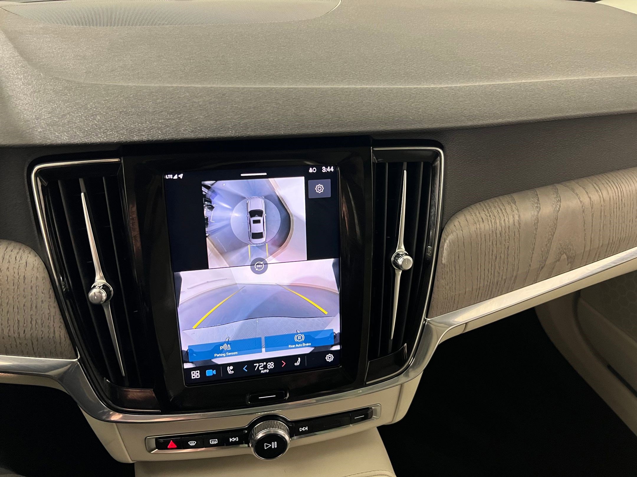 Used 2025 Volvo S90 B6 Plus image 29